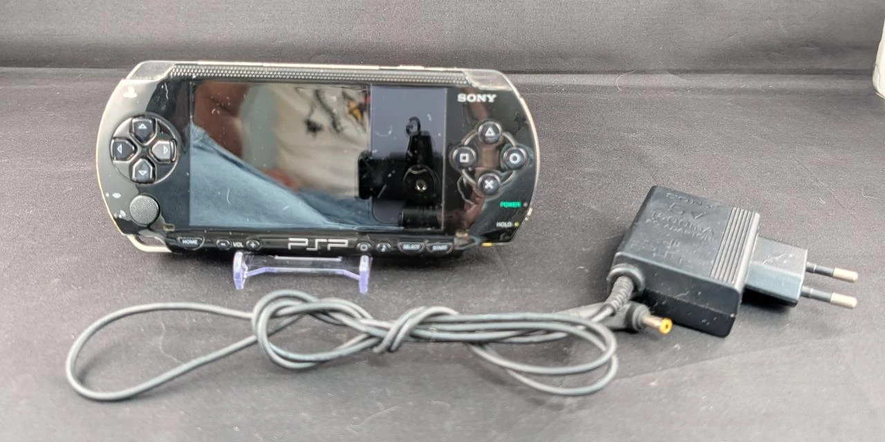 Playstation Portable PSP 1000 + Chargeur Officiel